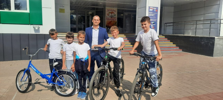 В рамках месячника безопасности в нашей школе проведены занятия по ПДД с учащимися 4-го класса..